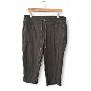 Reitmans-HYBA Dark Green/Brown Activewear Capris Yoga Pants
